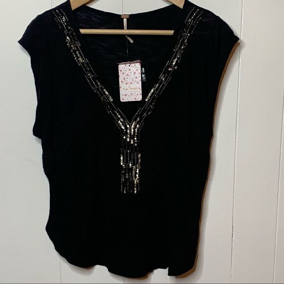Black Top Free People Cap Sleeve Deep V Embellished Tee NWT Size Small Maya - Picture 1 of 7